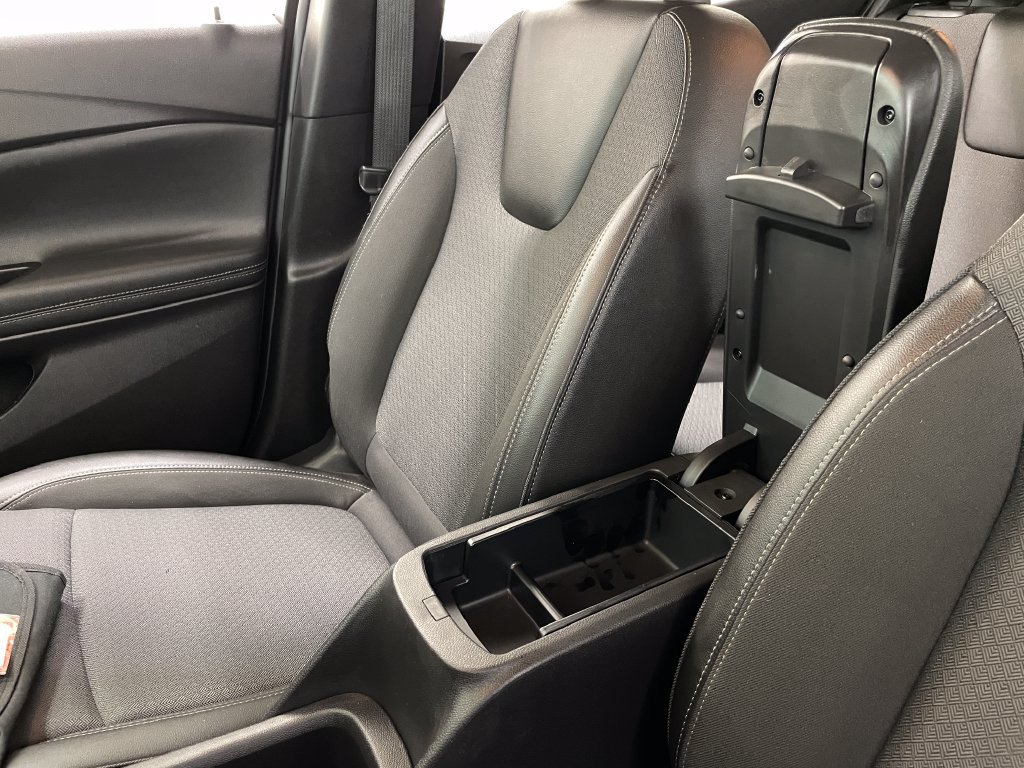 Used 2023 Buick Encore GX Select w/ Sport Touring Package FWD image 31