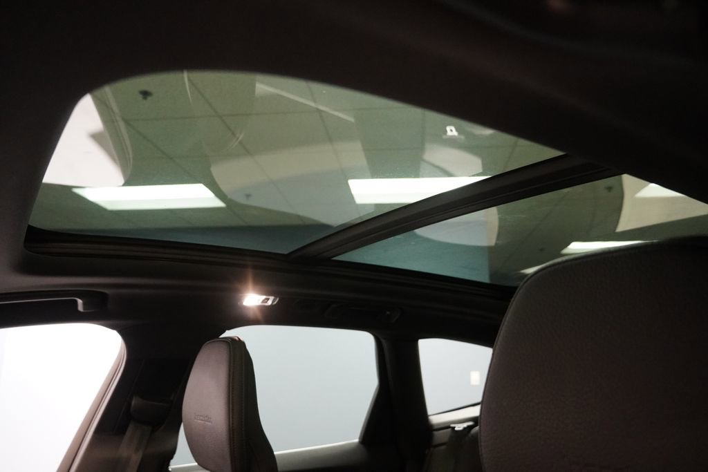 Used 2020 Volvo XC60 T5 Inscription w/ Protection Package image 3