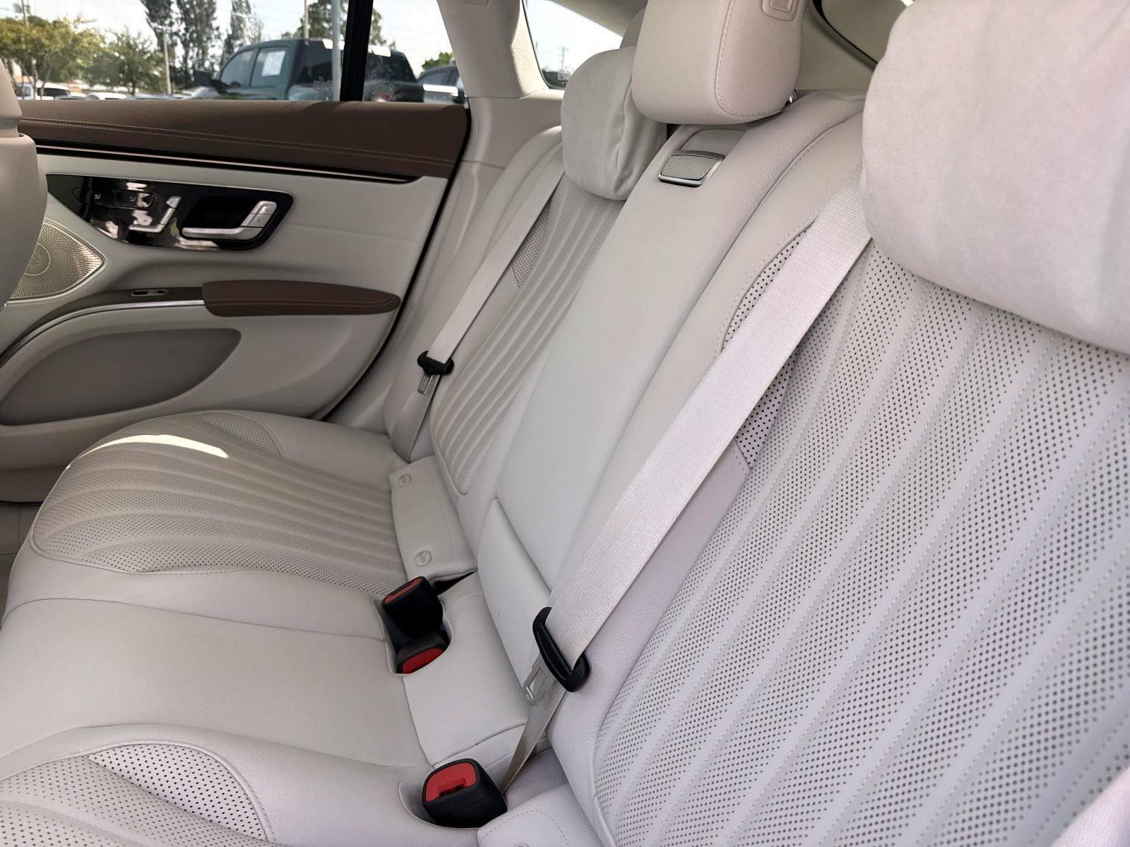 Used 2022 Mercedes-Benz EQS 580 4MATIC Sedan image 12