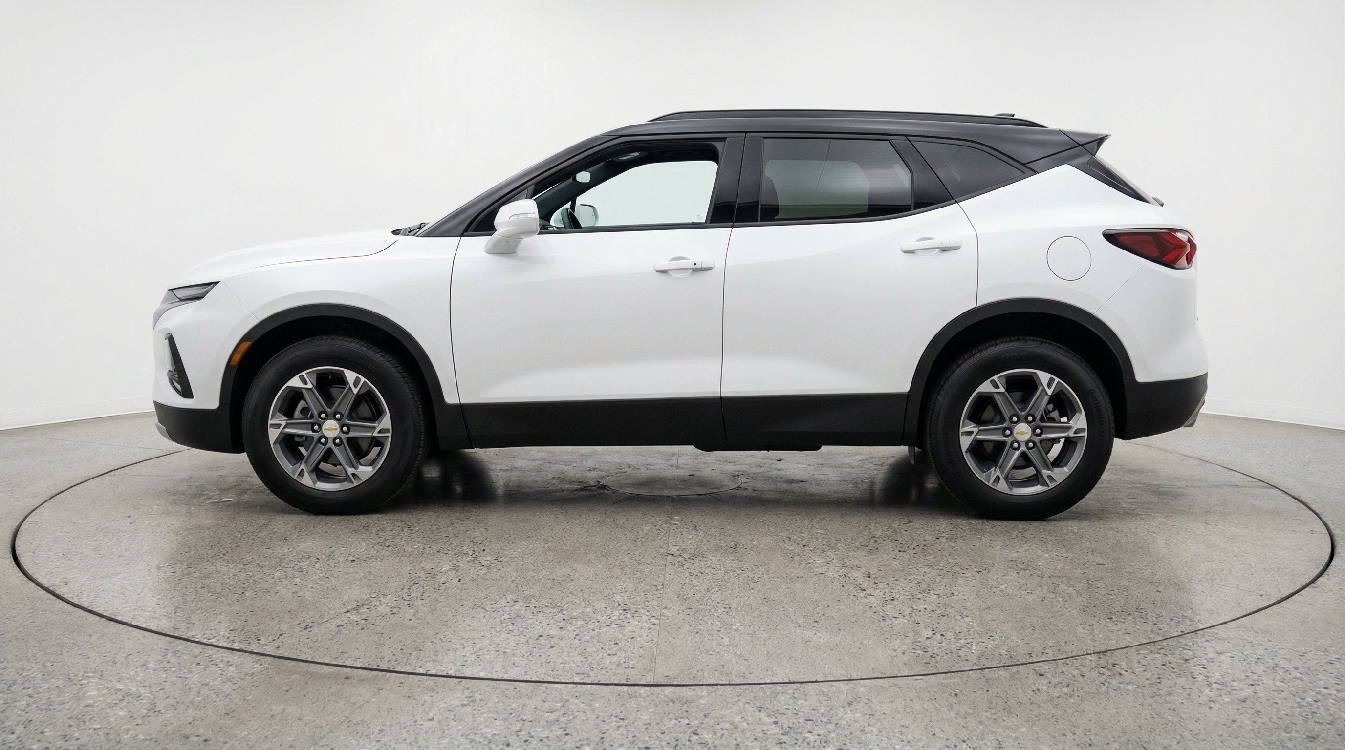 Used 2025 Chevrolet Blazer LT FWD image 5
