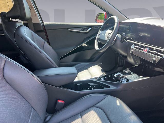 Used 2023 Kia Niro SX Touring FWD image 17