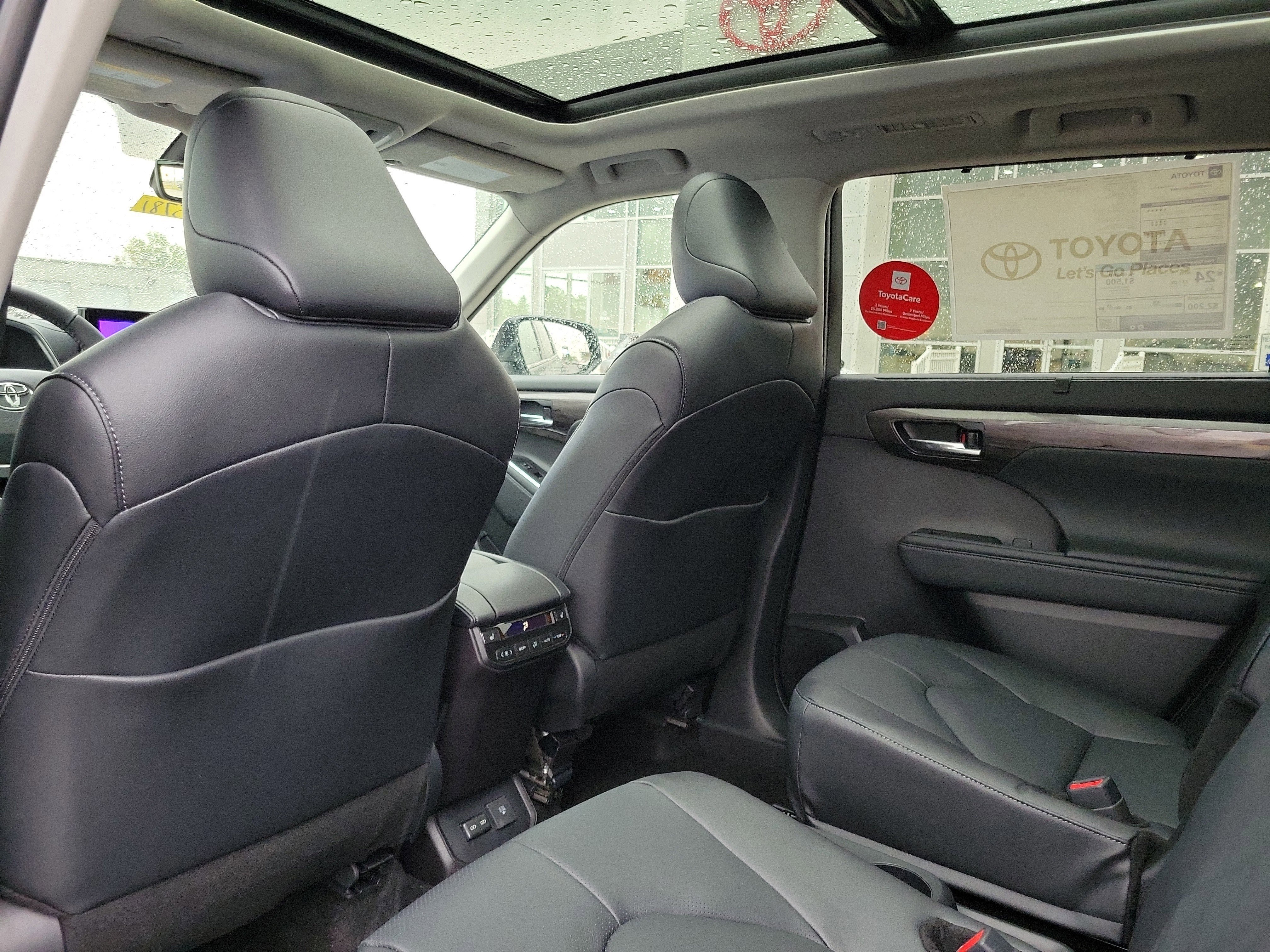 New 2025 Toyota Highlander Platinum image 14