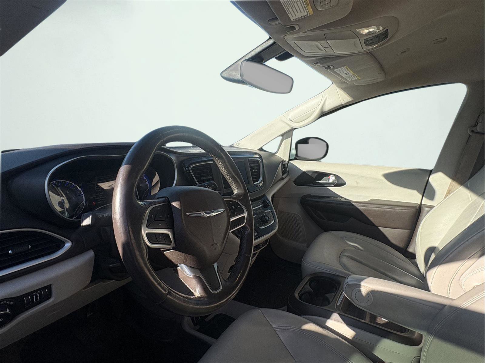 Used 2020 Chrysler Pacifica Touring-L image 10