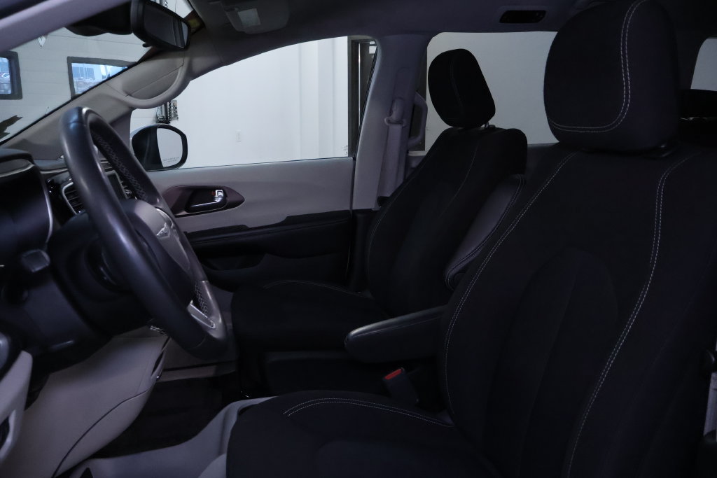 Used 2023 Chrysler Voyager LX FWD image 13