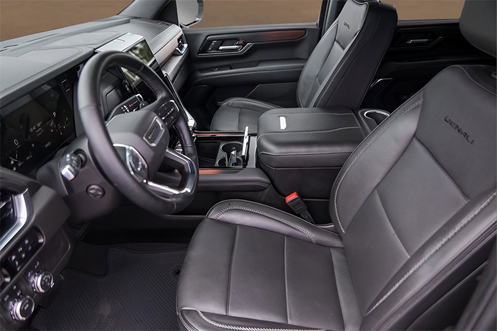 Used 2025 GMC Yukon Denali image 9
