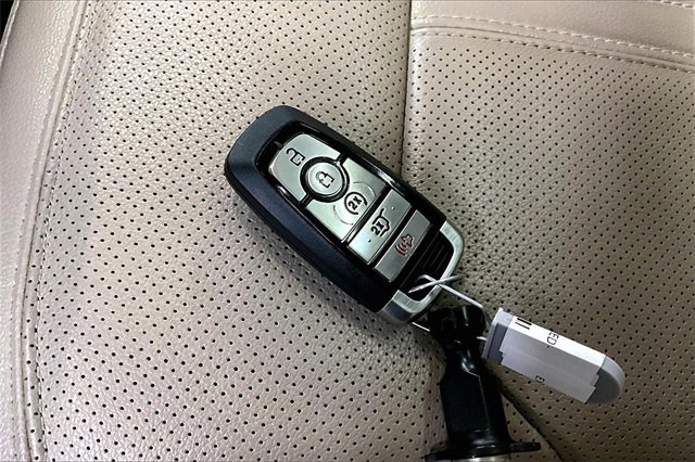 Used 2022 Ford Expedition Limited image 34