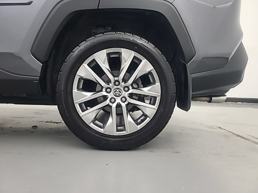 Used 2021 Toyota RAV4 XLE Premium AWD/4WD image 10