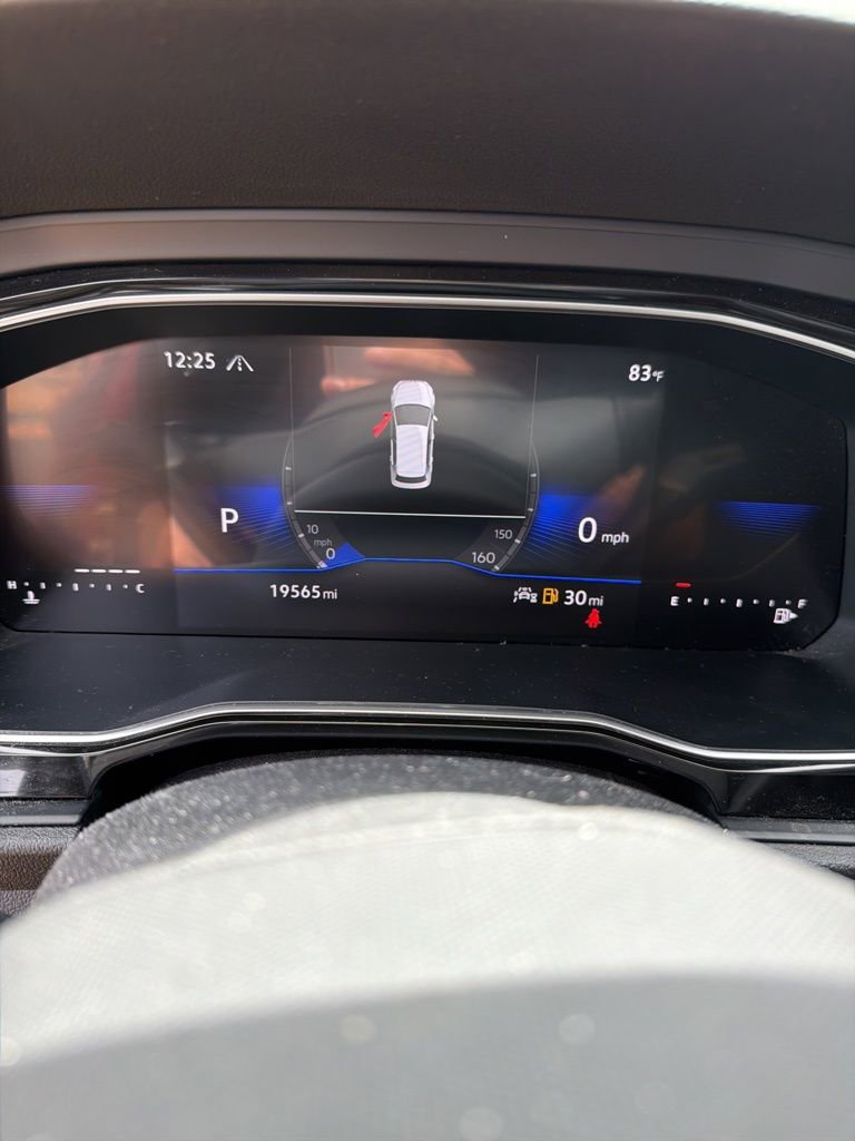 Used 2024 Volkswagen Jetta SE w/ Panoramic Sunroof Package FWD image 2