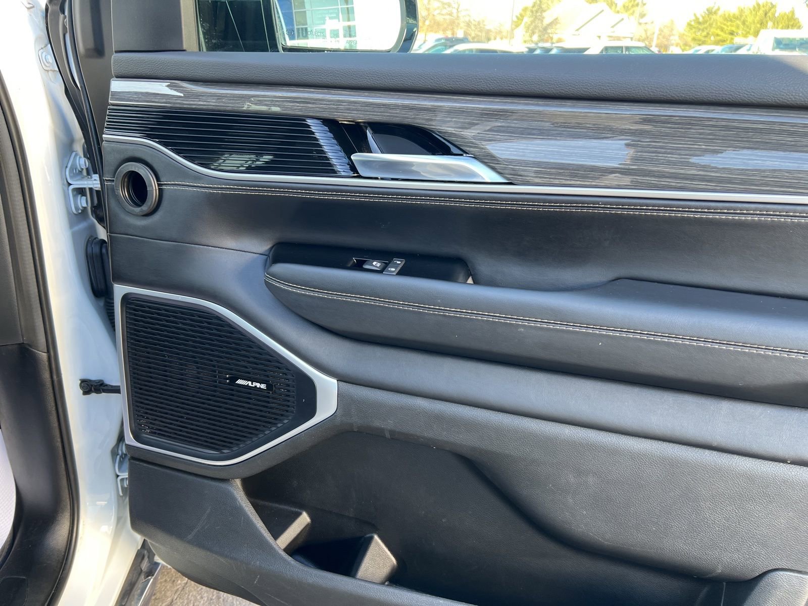 Used 2022 Jeep Wagoneer Series III w/ Flexible Seating Group image 37