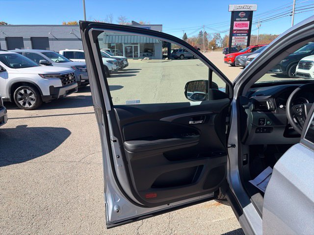 Used 2023 Honda Ridgeline Sport image 10