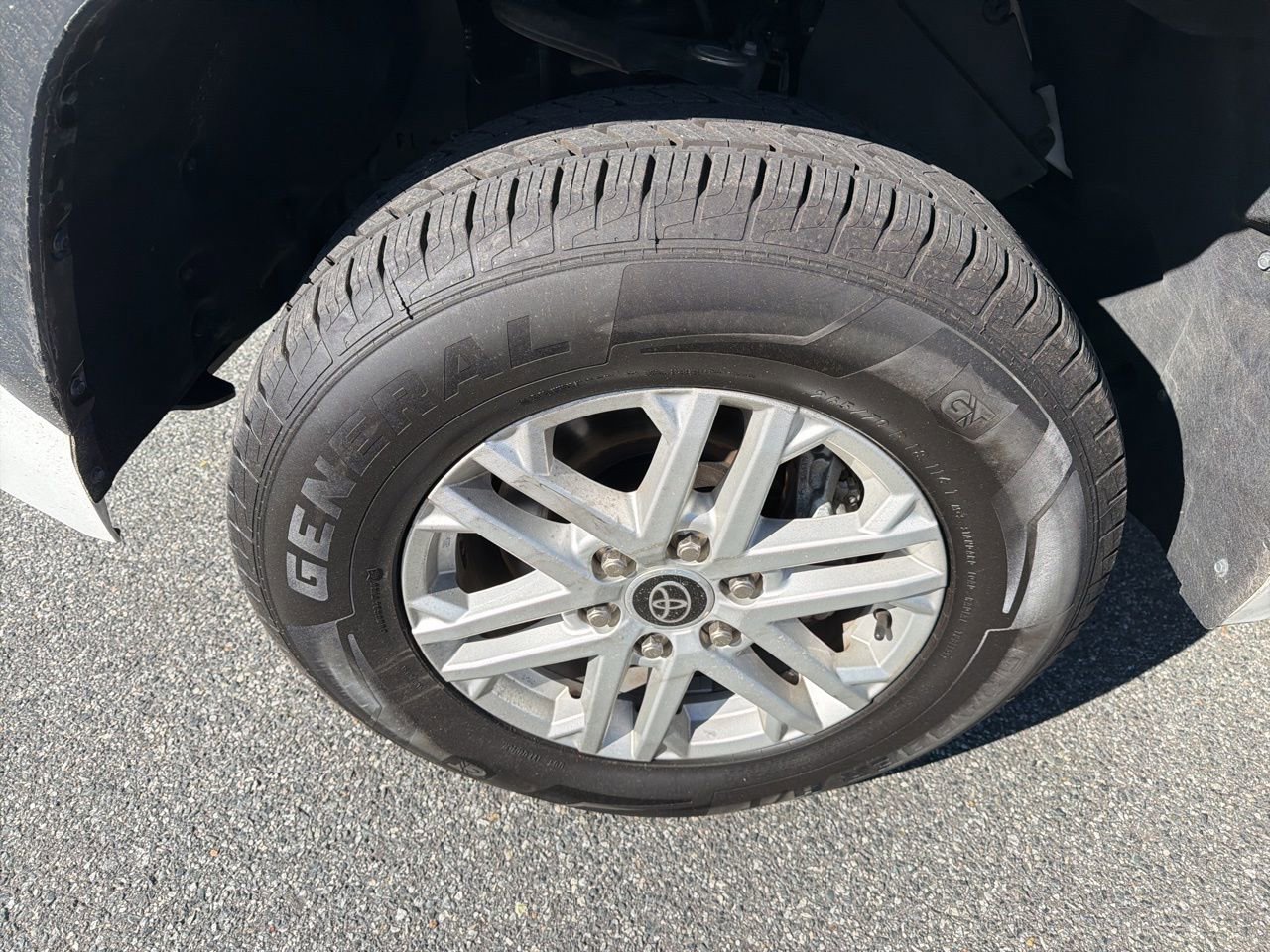 Used 2022 Toyota Tundra SR5 w/ SR5 Convenience Package image 11