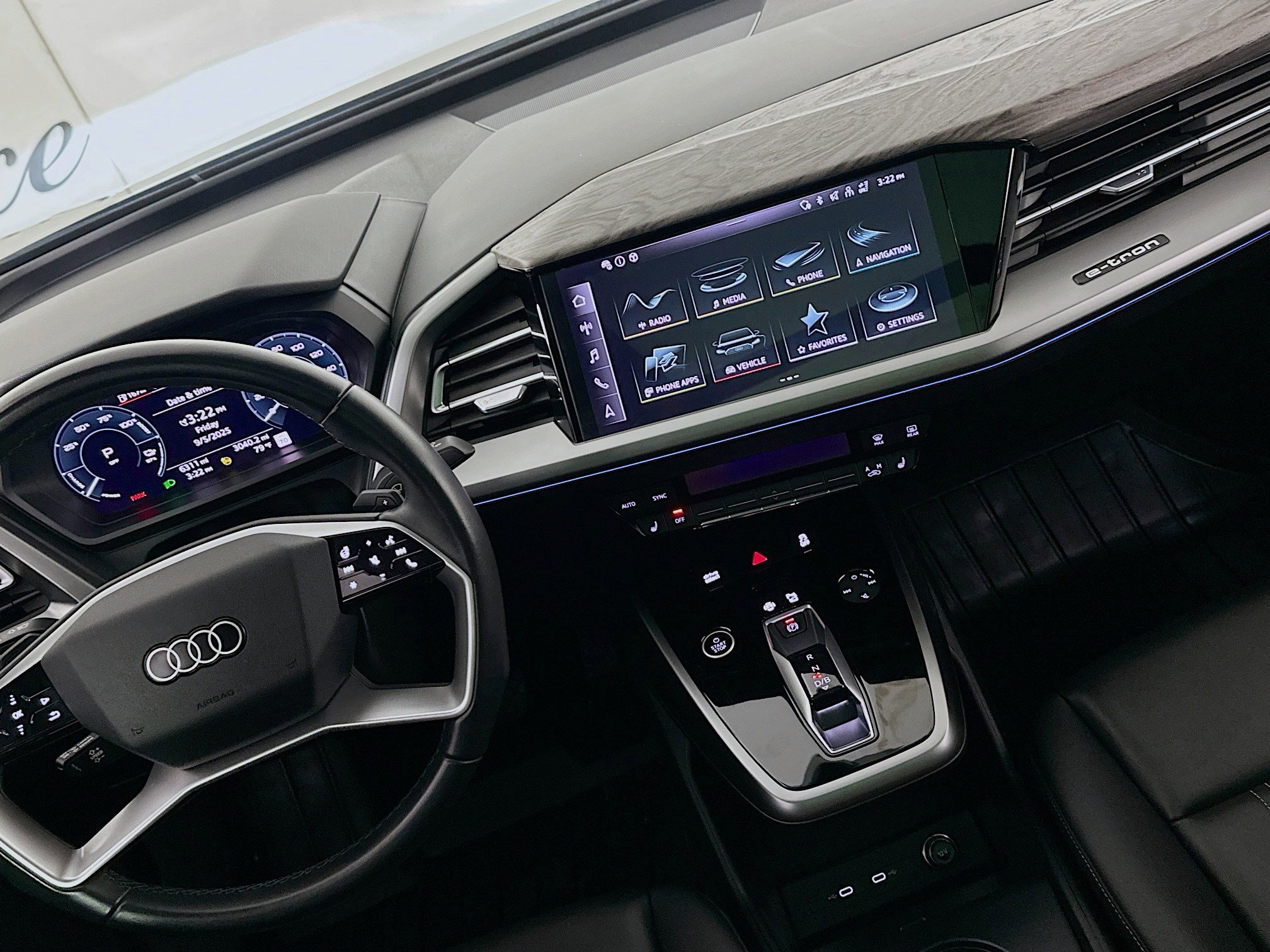 Used 2024 Audi Q4 e-tron Premium Plus w/ Premium Plus image 17