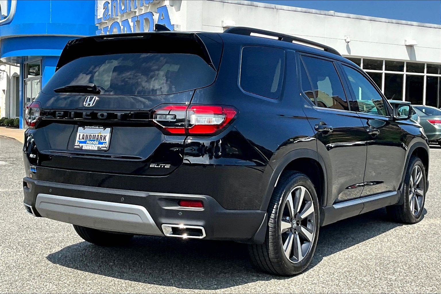 Used 2025 Honda Pilot Elite image 2
