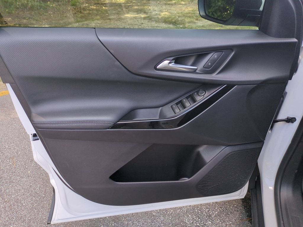 New 2026 Chevrolet Equinox LT w/ Safety and Technology Package FWD image 12