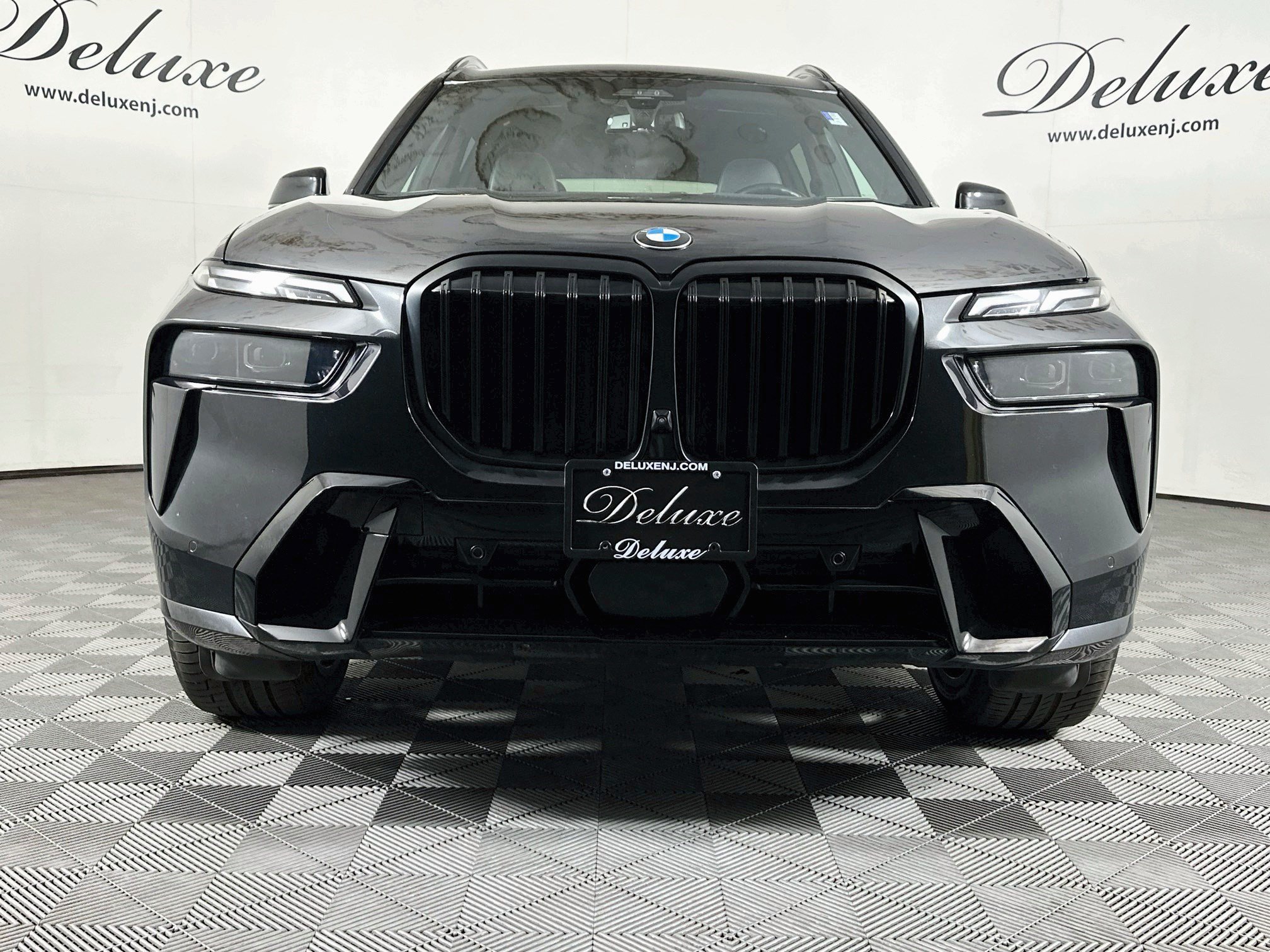 Used 2023 BMW X7 xDrive40i w/ Executive Package AWD/4WD image 2