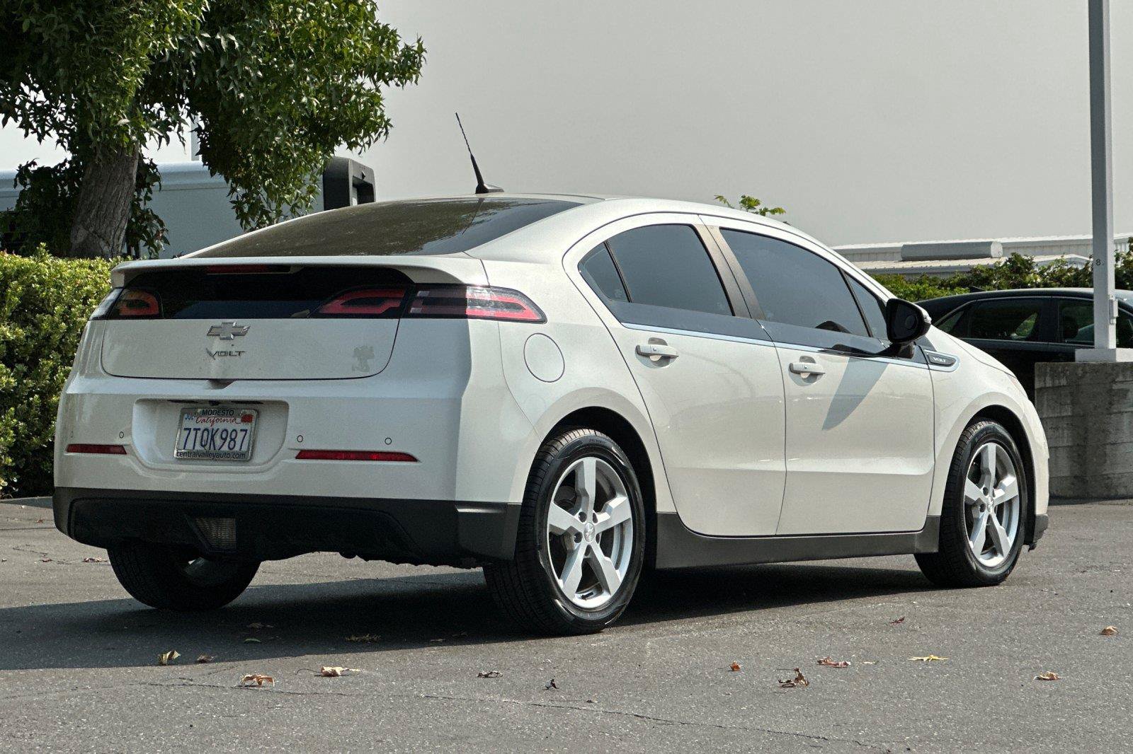 Used 2013 Chevrolet Volt Premium w/ Premium Trim Package FWD image 4