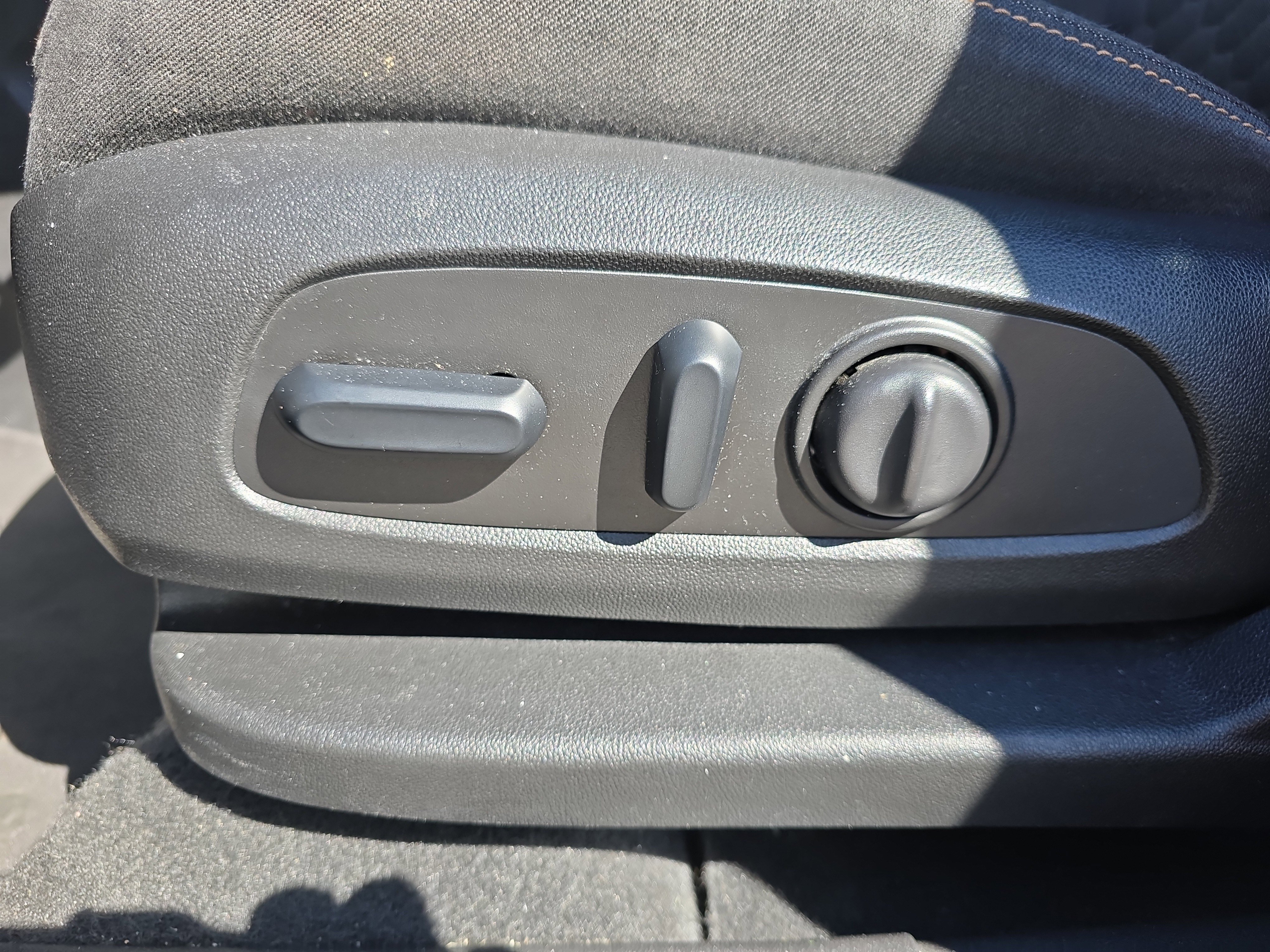 Used 2018 Chevrolet Equinox LT AWD/4WD image 19