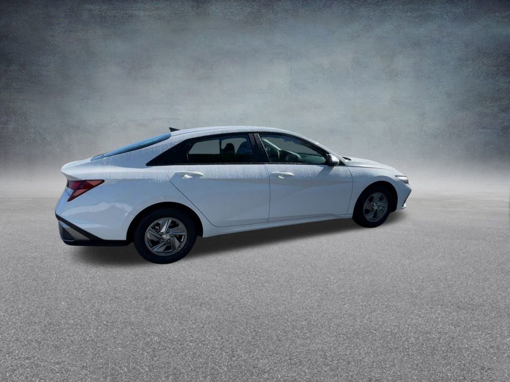 Certified 2025 Hyundai Elantra SE image 24