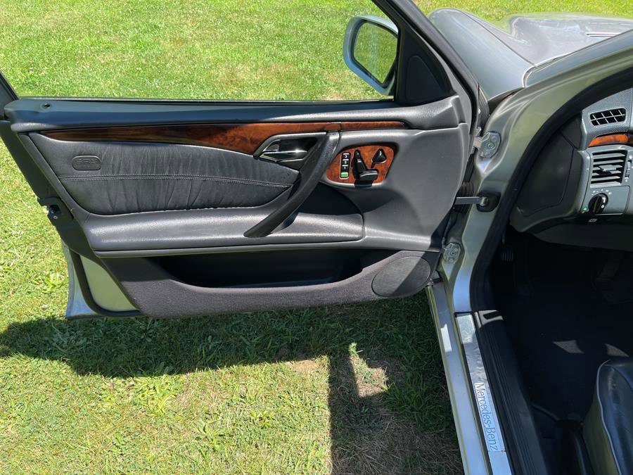 Used 2002 Mercedes-Benz E 320 4MATIC Wagon image 23