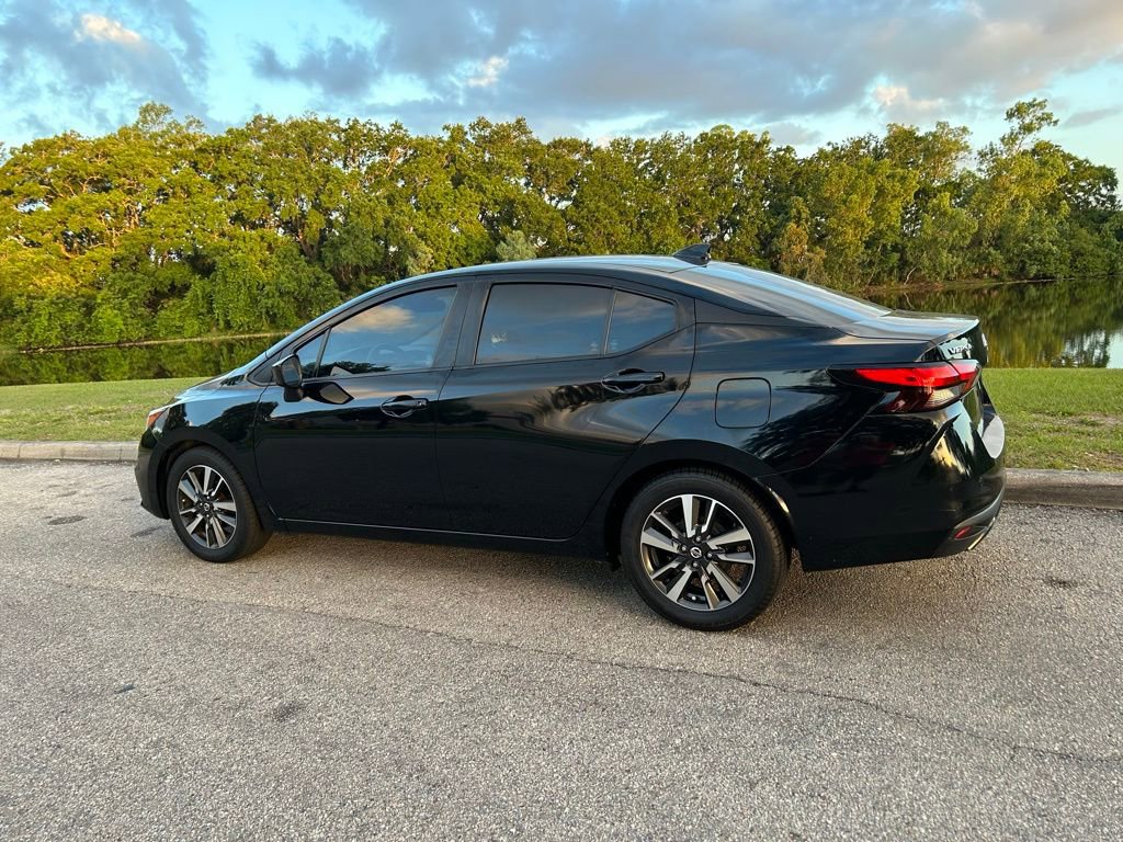 Used 2022 Nissan Versa SV FWD image 3