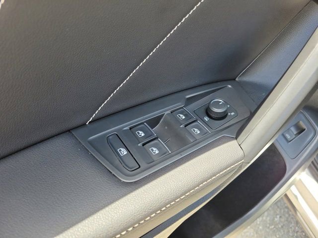 Used 2022 Volkswagen Tiguan SE R-Line FWD image 24