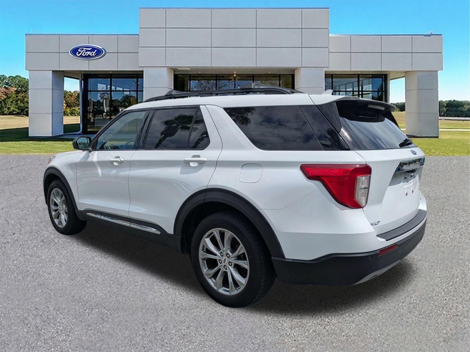Used 2020 Ford Explorer XLT w/ Equipment Group 202A AWD/4WD image 3