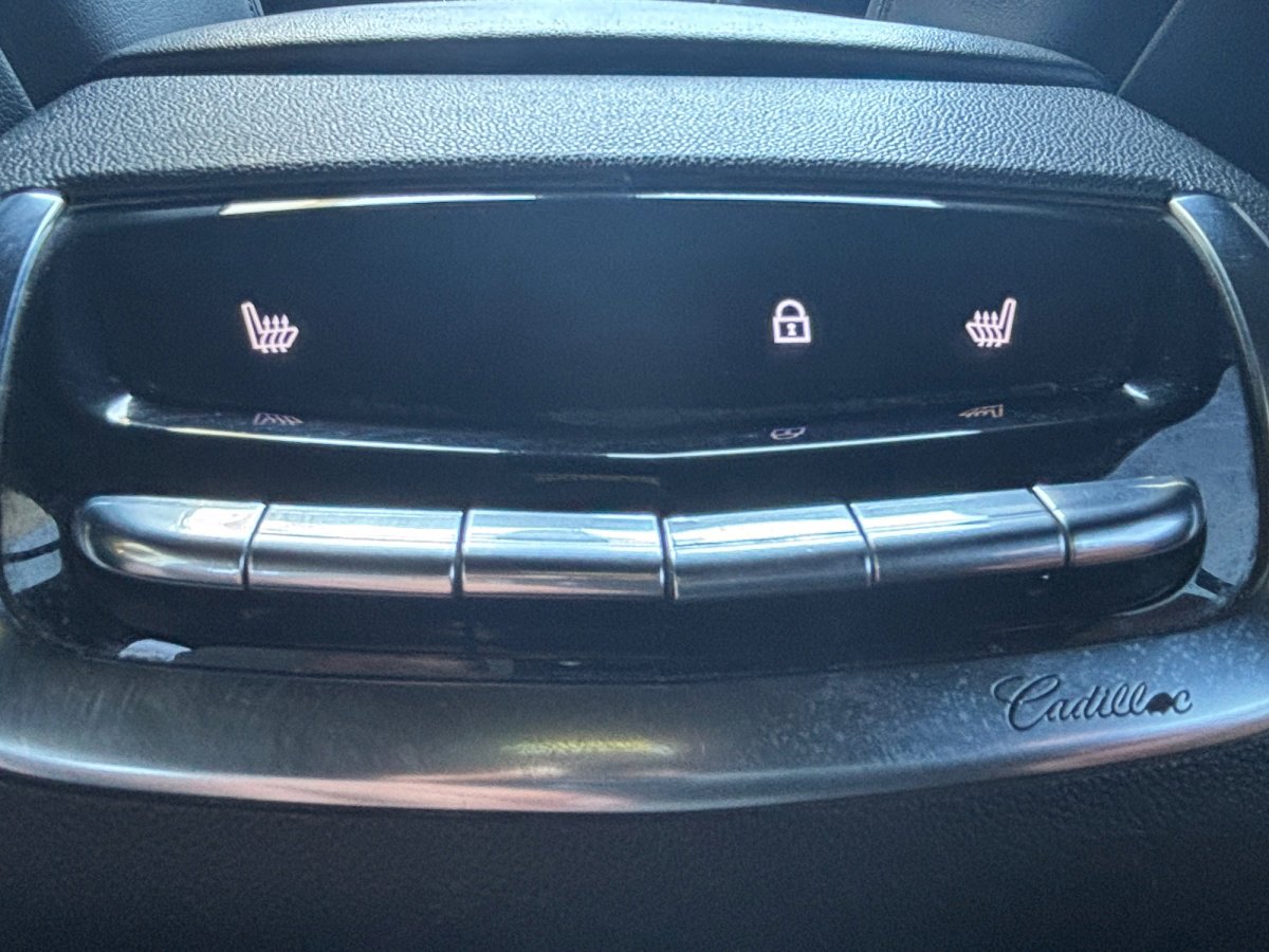 Used 2022 Cadillac XT6 Premium Luxury FWD image 34