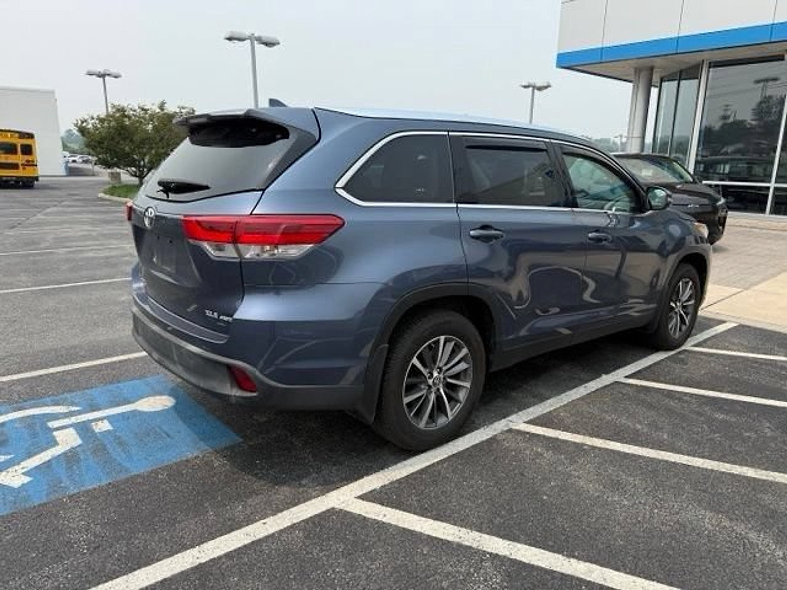 Used 2019 Toyota Highlander XLE AWD/4WD image 9
