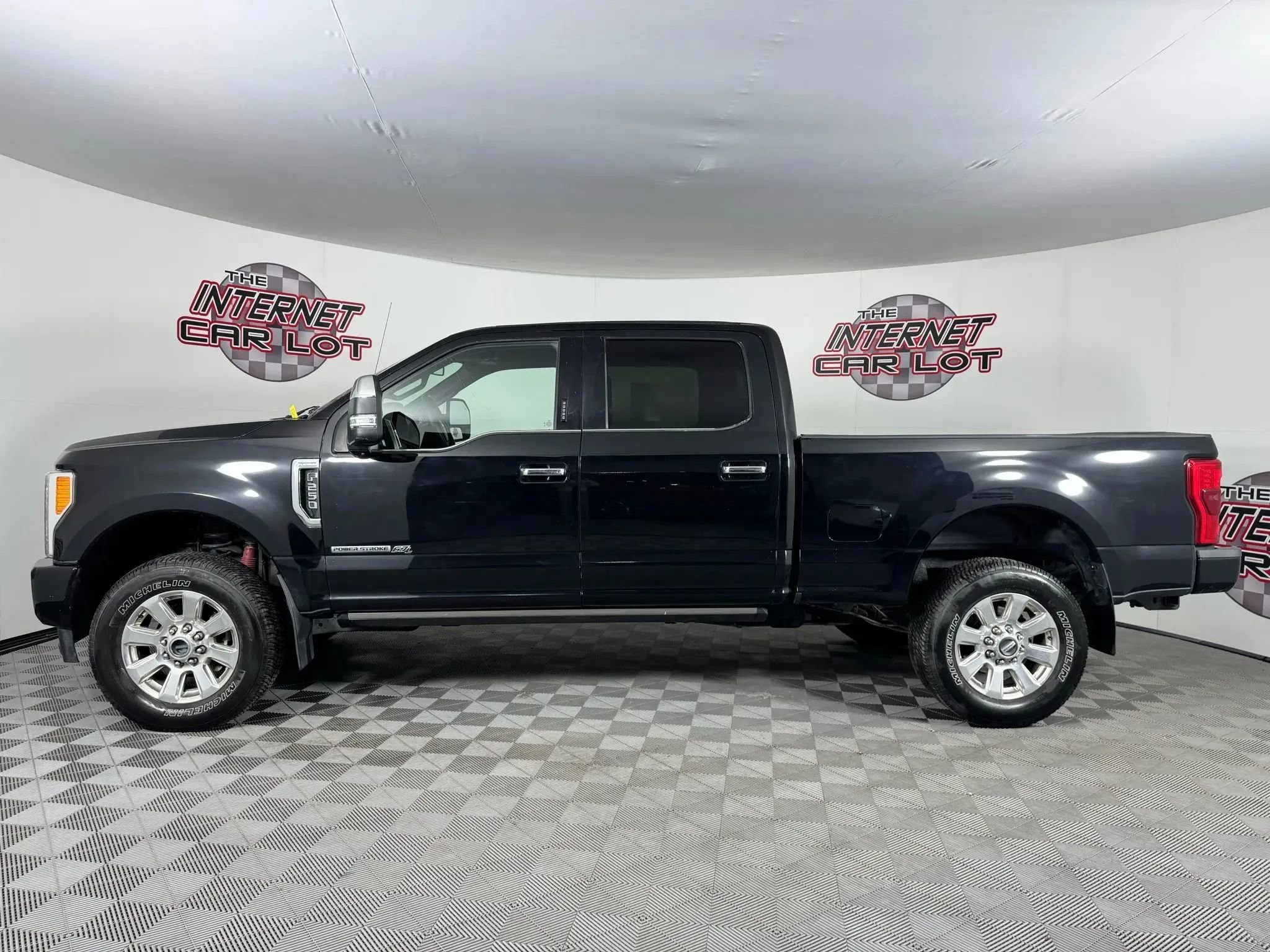 Used 2017 Ford F250 Platinum w/ Platinum Ultimate Package image 4