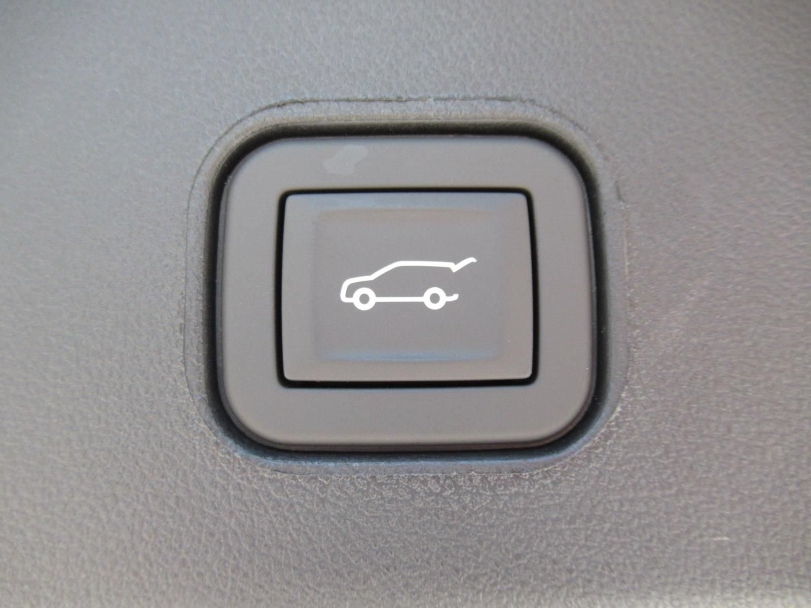 New 2026 Cadillac Lyriq Sport RWD image 34