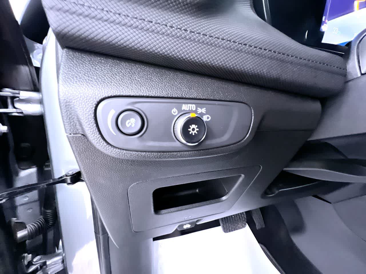 Used 2025 Chevrolet TrailBlazer LT FWD image 16