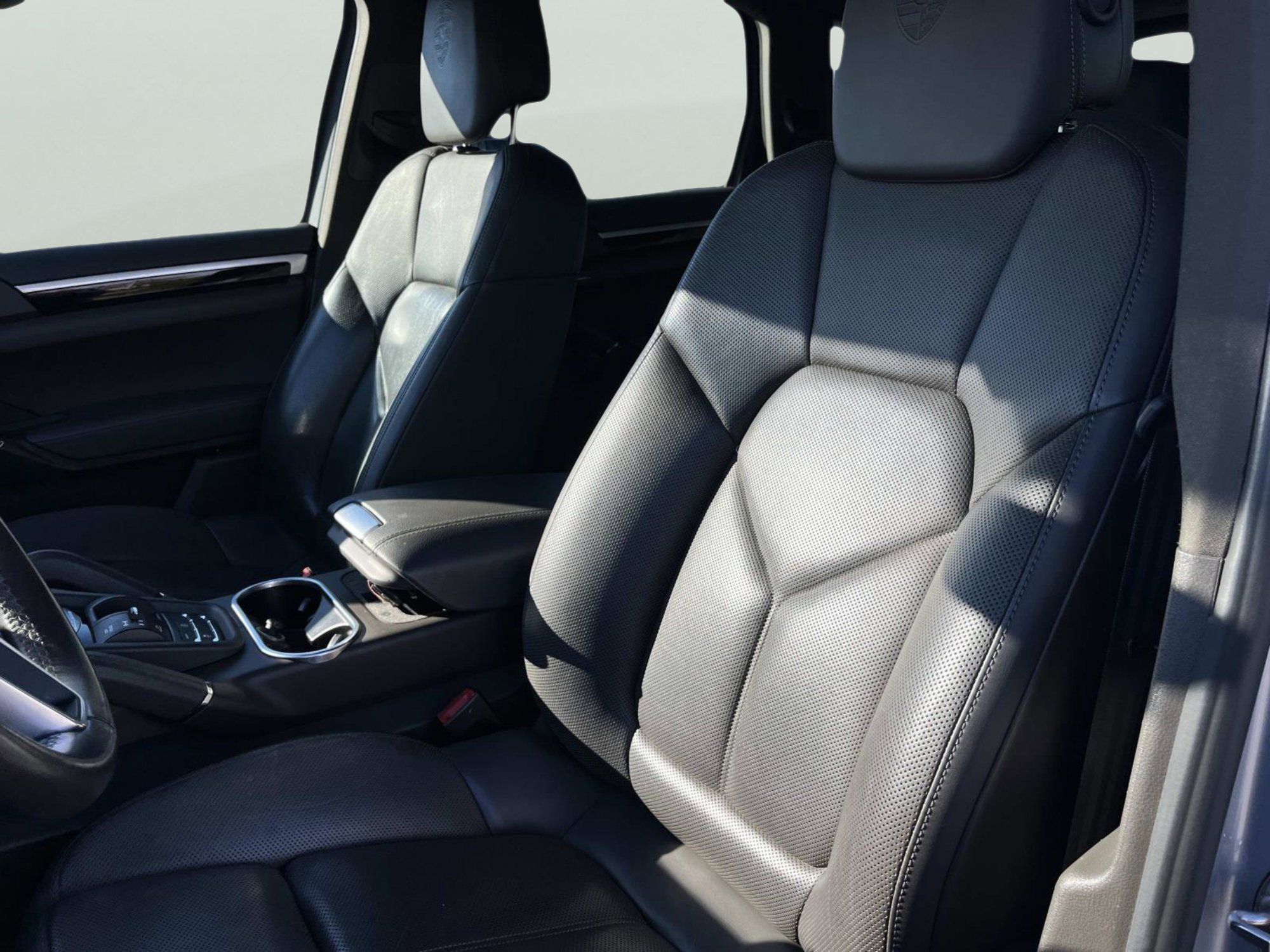 Used 2017 Porsche Cayenne Platinum Edition image 21