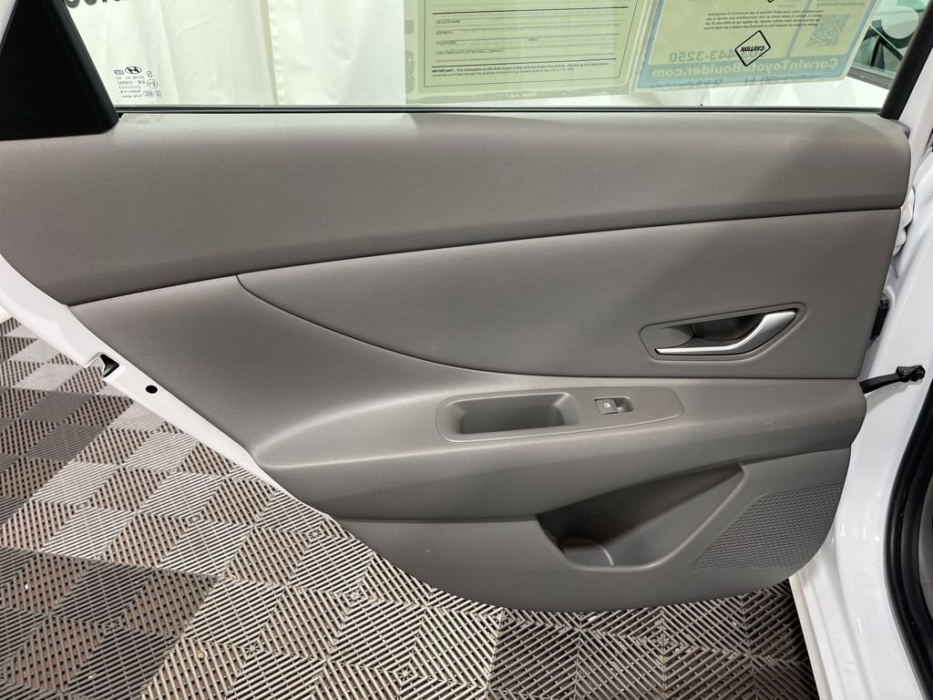 Used 2025 Hyundai Elantra SEL image 16