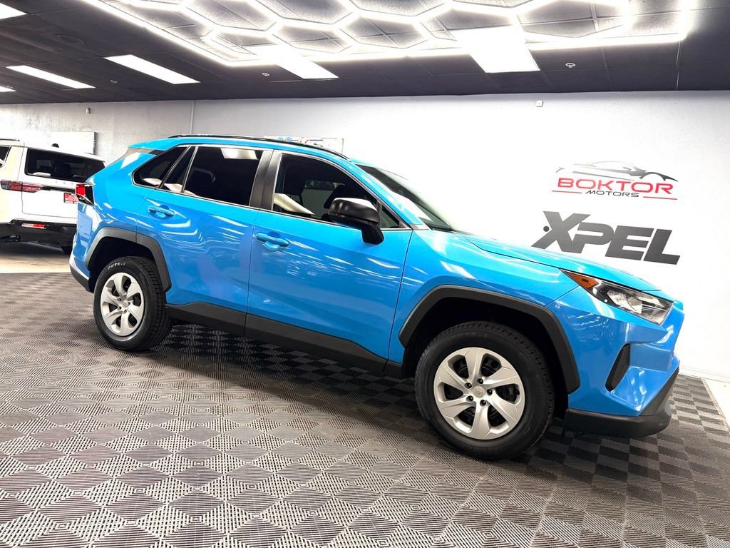 Used 2020 Toyota RAV4 LE FWD image 2