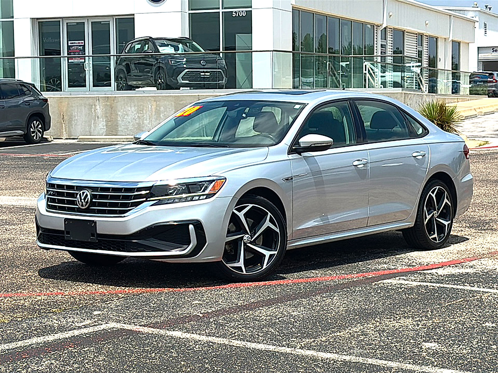 Used 2020 Volkswagen Passat 2.0T R-Line FWD image 2