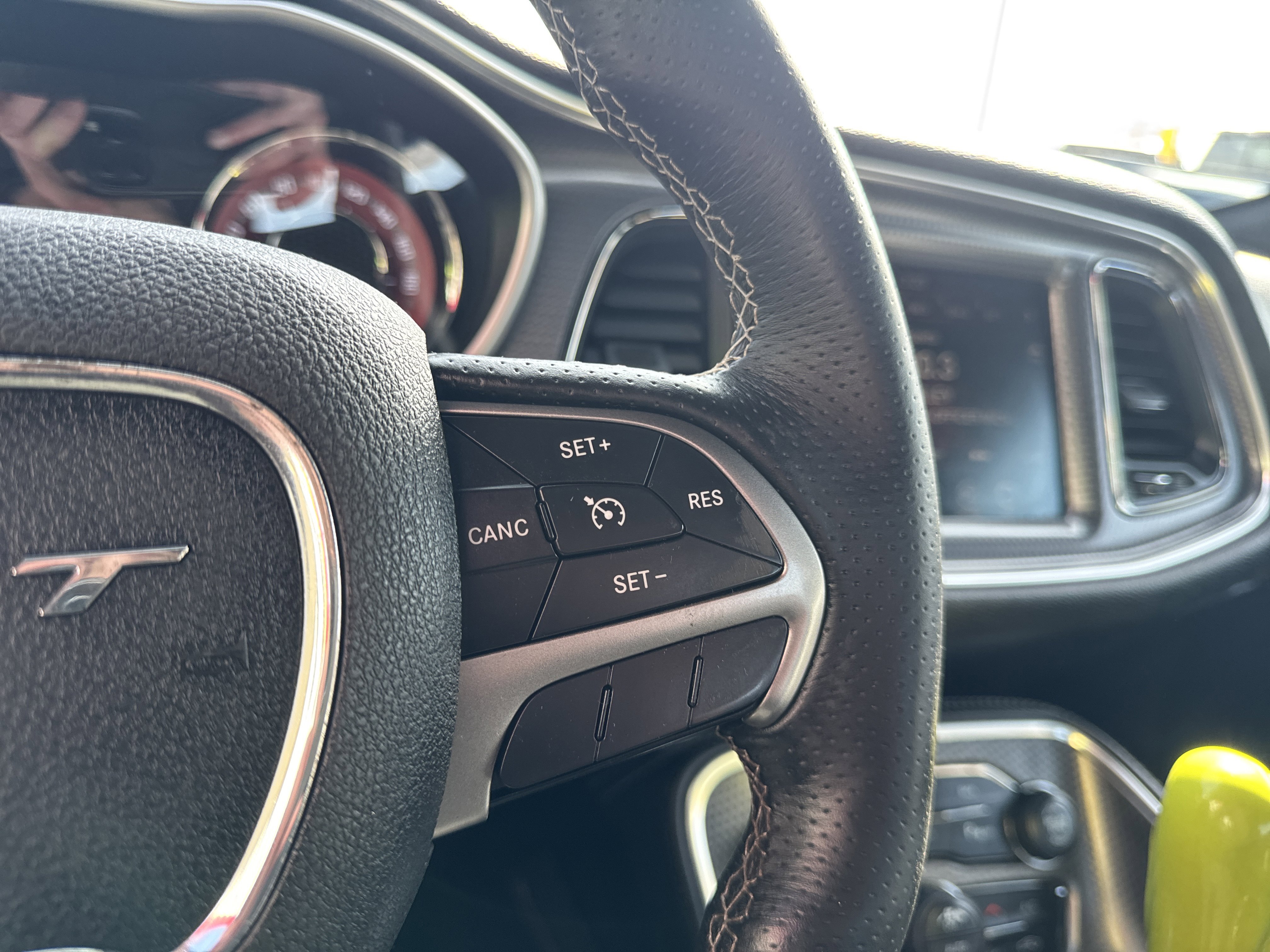 Used 2015 Dodge Challenger SRT Hellcat RWD image 20