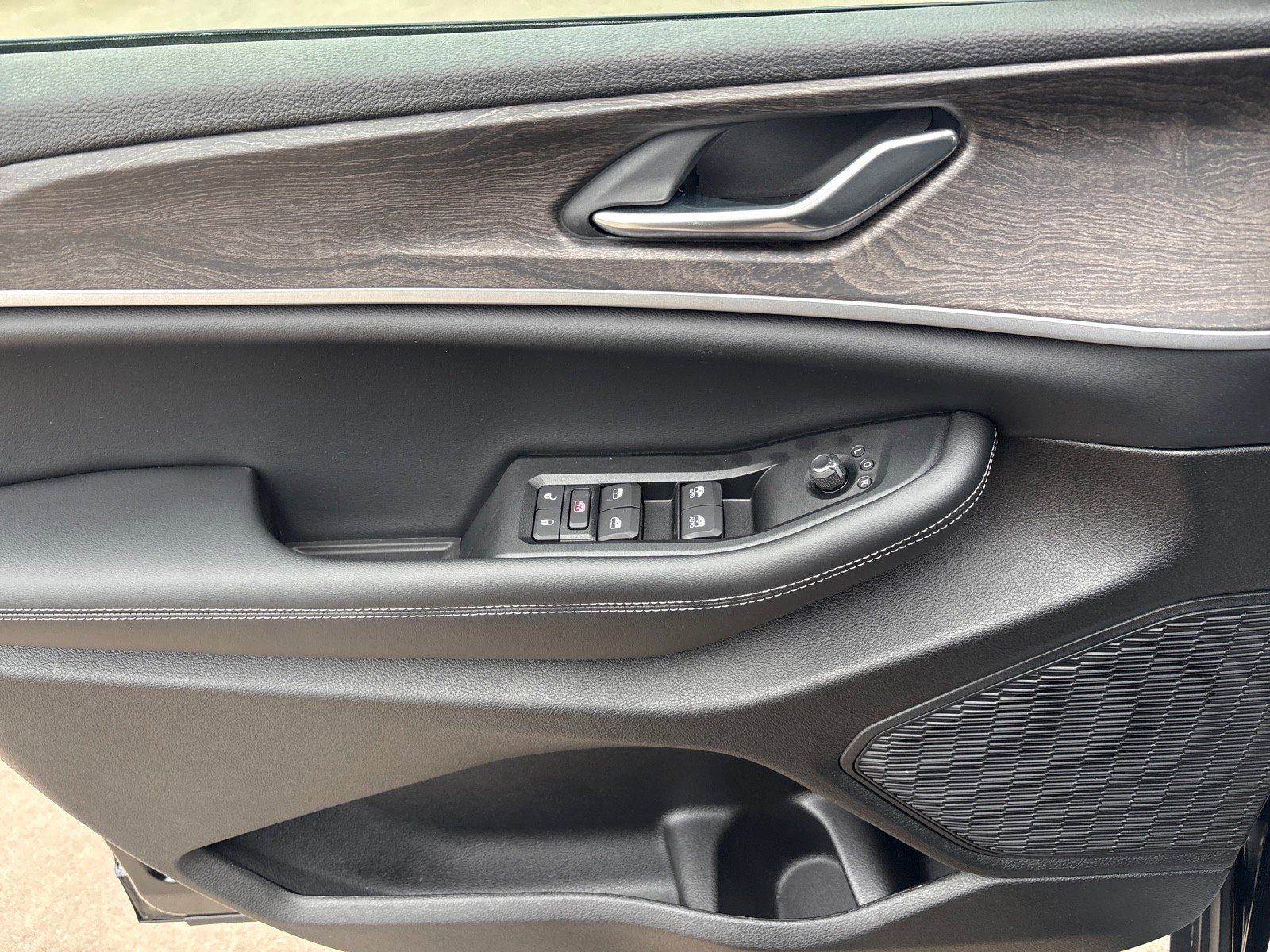 New 2026 Jeep Grand Cherokee Altitude image 13