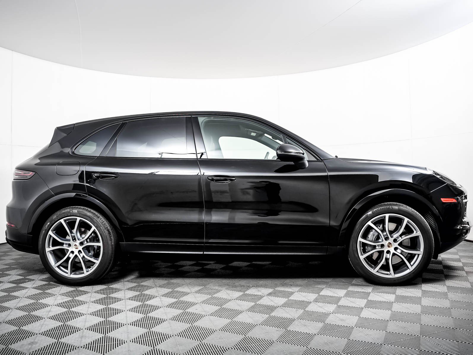 Certified 2023 Porsche Cayenne S Platinum AWD/4WD image 9