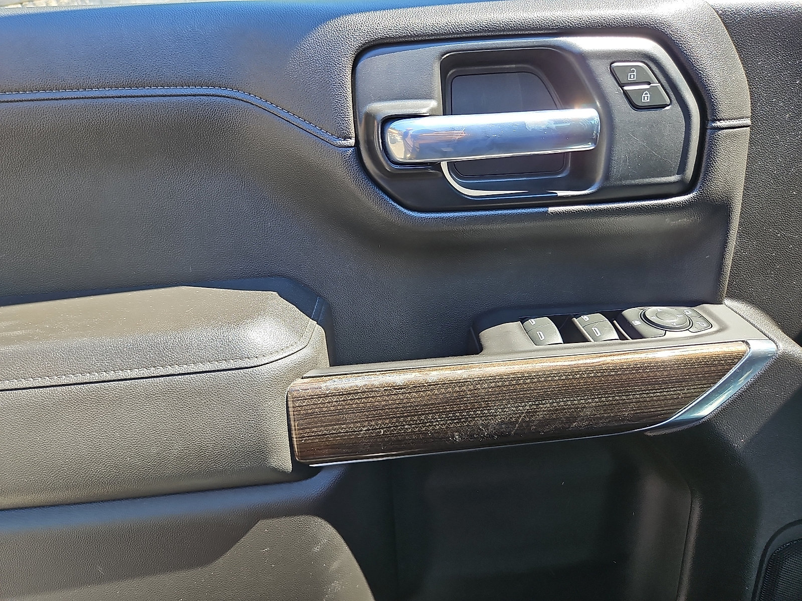 Used 2021 Chevrolet Silverado 1500 LT Trail Boss w/ Convenience Package II AWD/4WD image 12