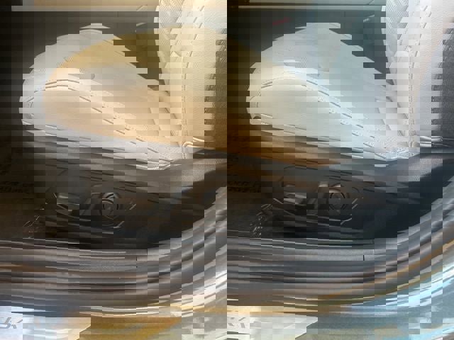 New 2026 Hyundai Elantra Limited image 17