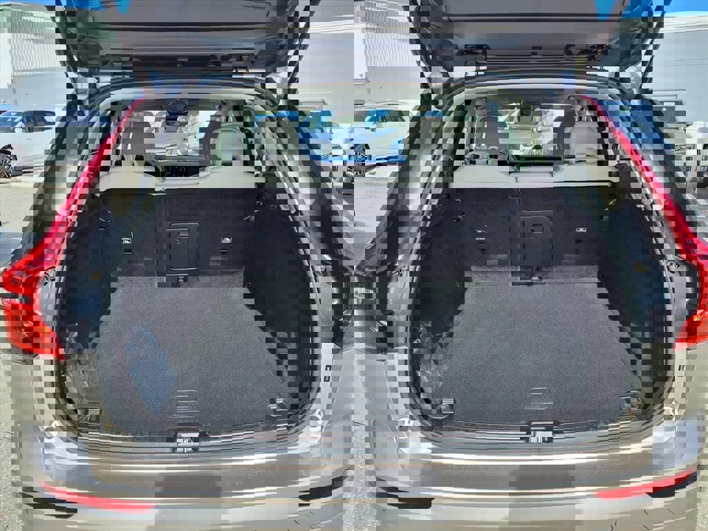 Certified 2023 Volvo XC60 B5 Plus image 17