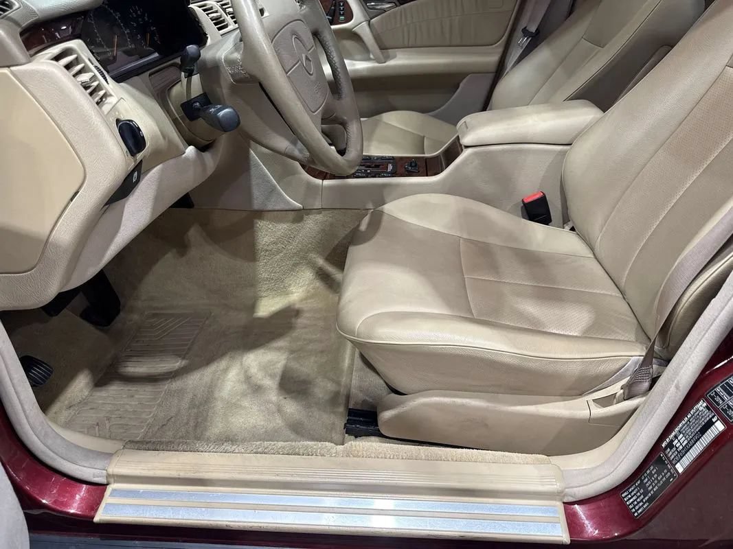Used 1999 Mercedes-Benz E 320 Sedan image 92