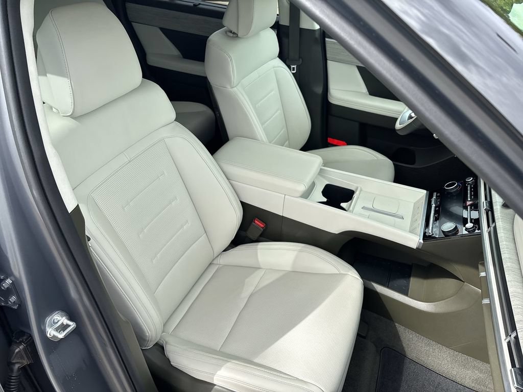 Used 2025 Hyundai Santa Fe Calligraphy AWD/4WD image 34
