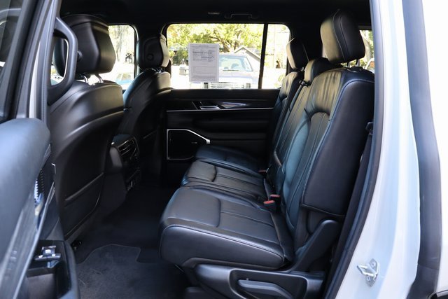 Used 2022 Jeep Wagoneer Series II image 11