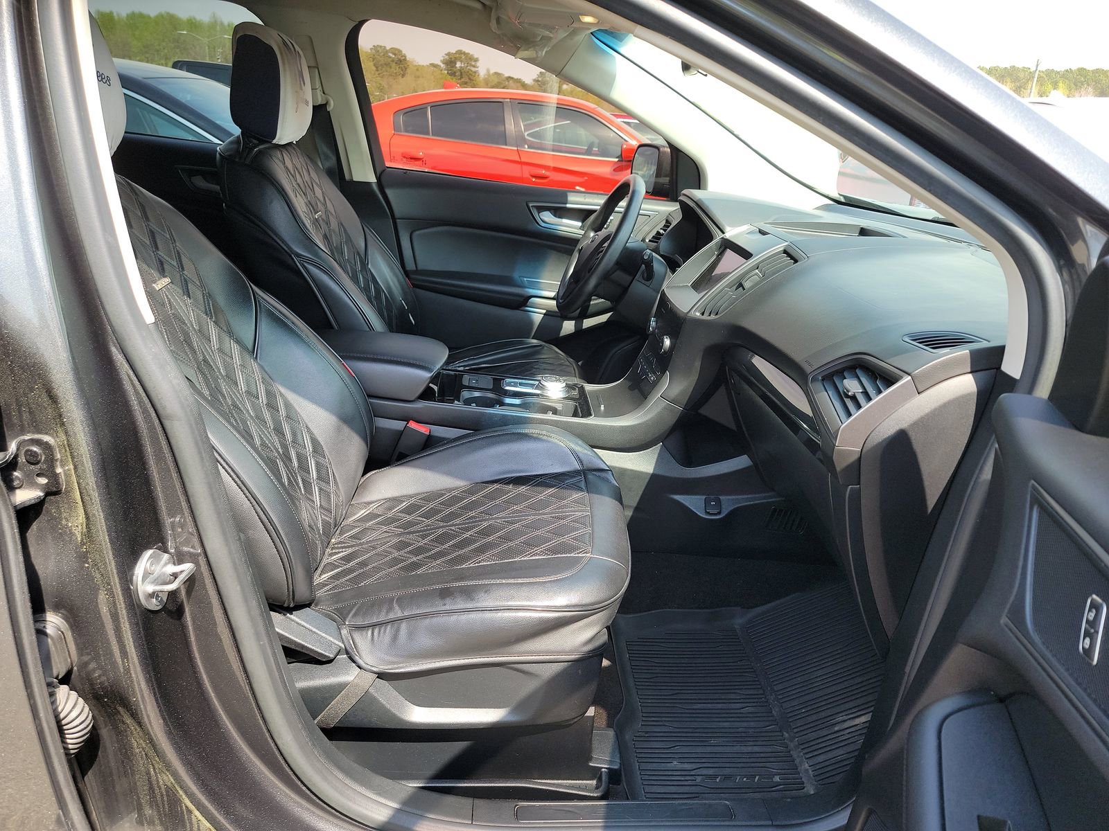 Used 2020 Ford Edge SE image 11