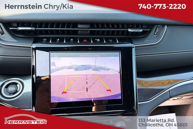 Used 2023 Jeep Grand Cherokee Altitude AWD/4WD image 15