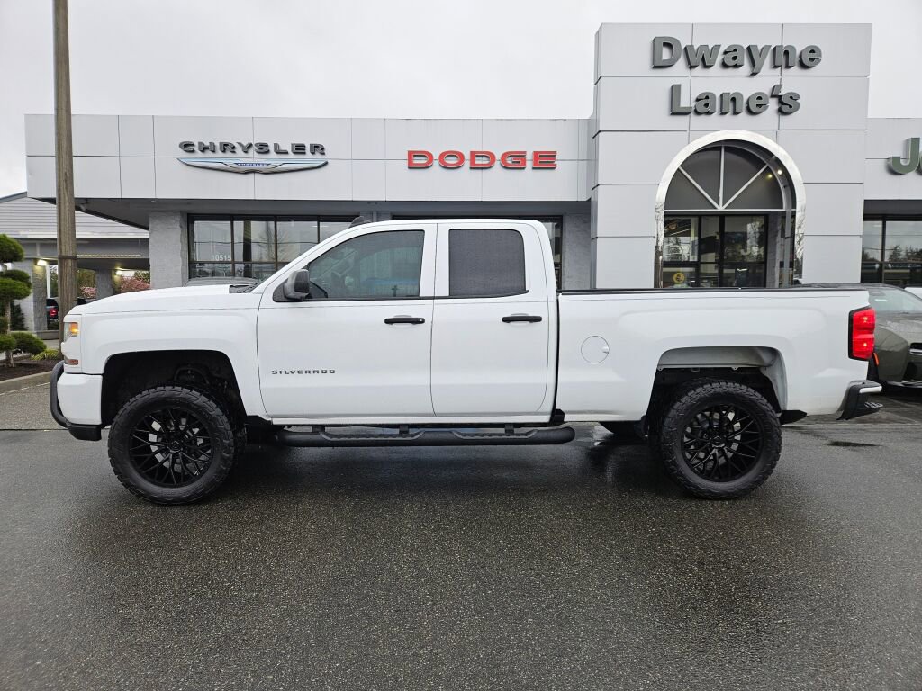 Used 2017 Chevrolet Silverado 1500 Custom w/ Custom Convenience Package image 2
