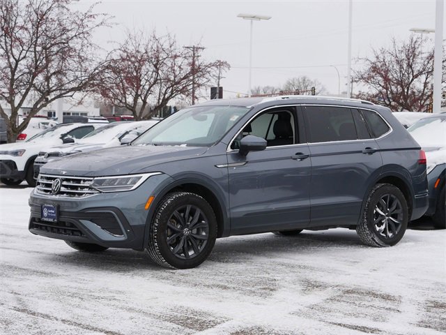 Certified 2024 Volkswagen Tiguan SE image 3
