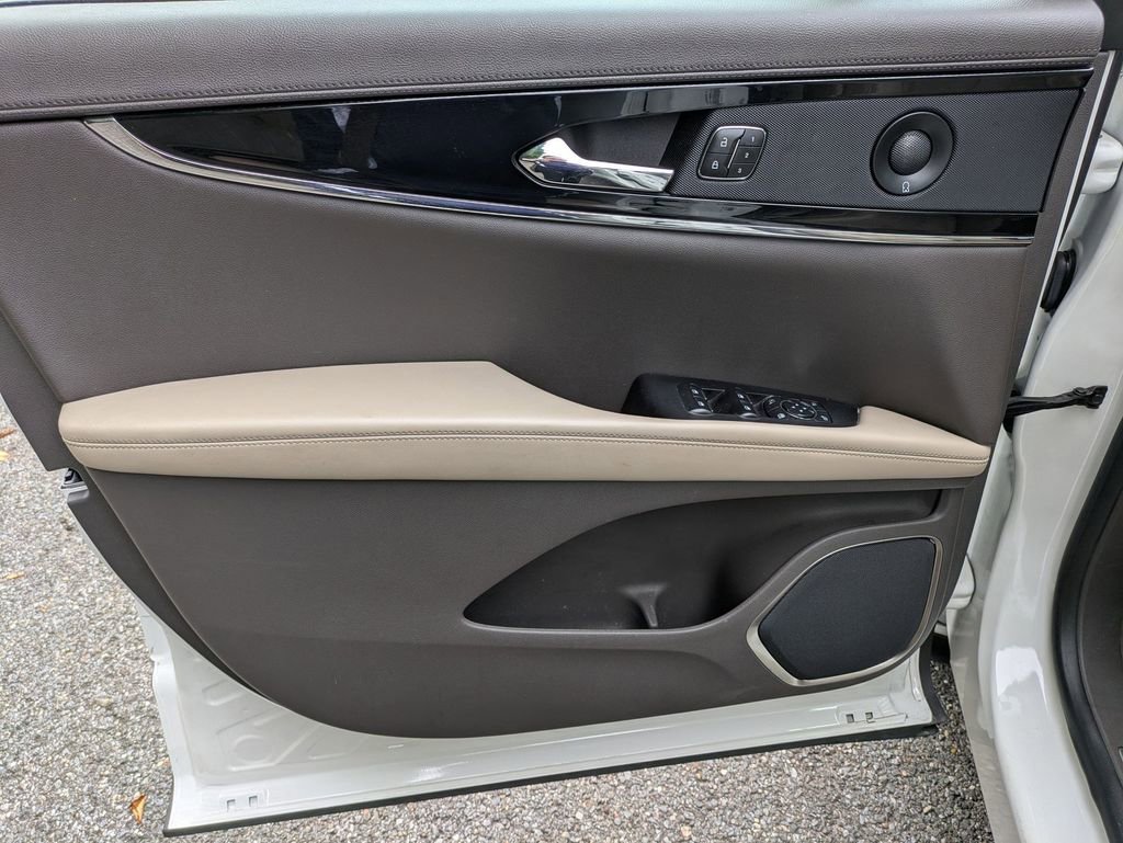 Used 2023 Lincoln Nautilus Reserve w/ Luxury Package image 24