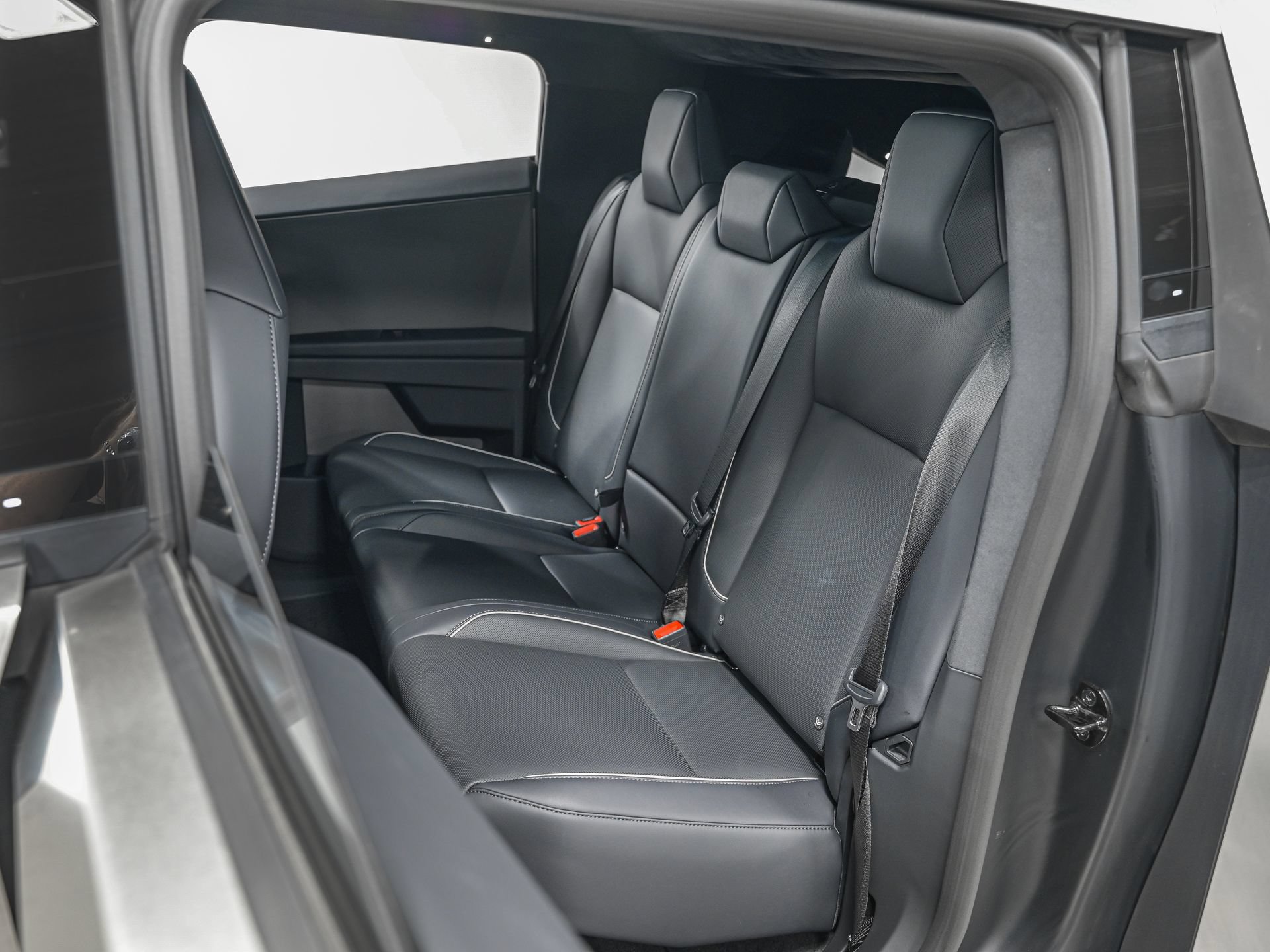 Used 2025 Tesla Cybertruck AWD Crew Cab image 25